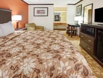 Days By Wyndham City/moore 2*