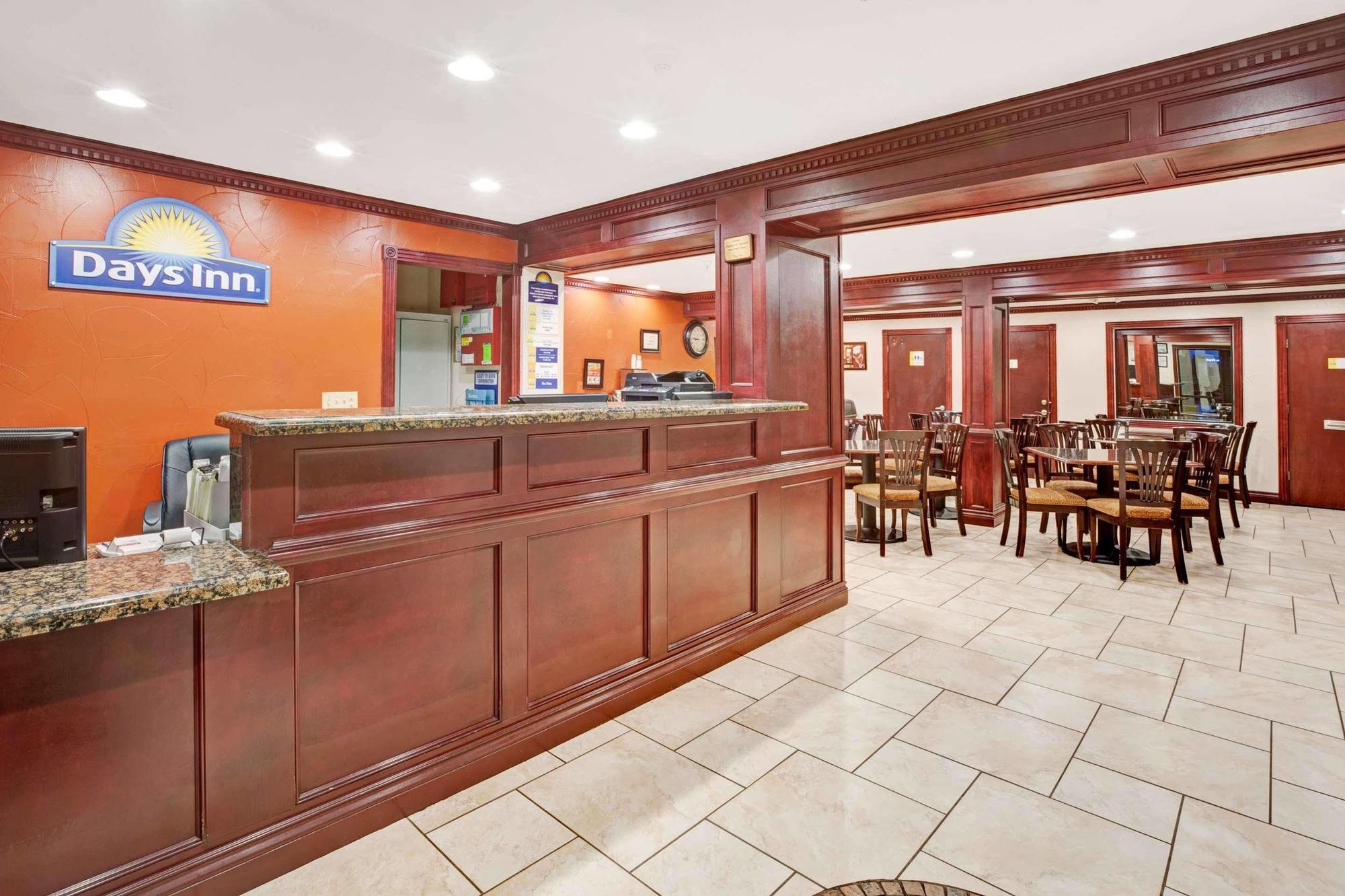 Hotel Days By Wyndham City/moore 2*